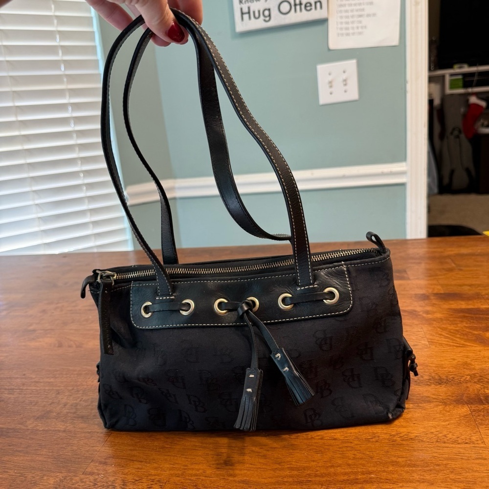 Y2K Vintage Dooney & Bourke Signature Tassel Logo shoulder bag black